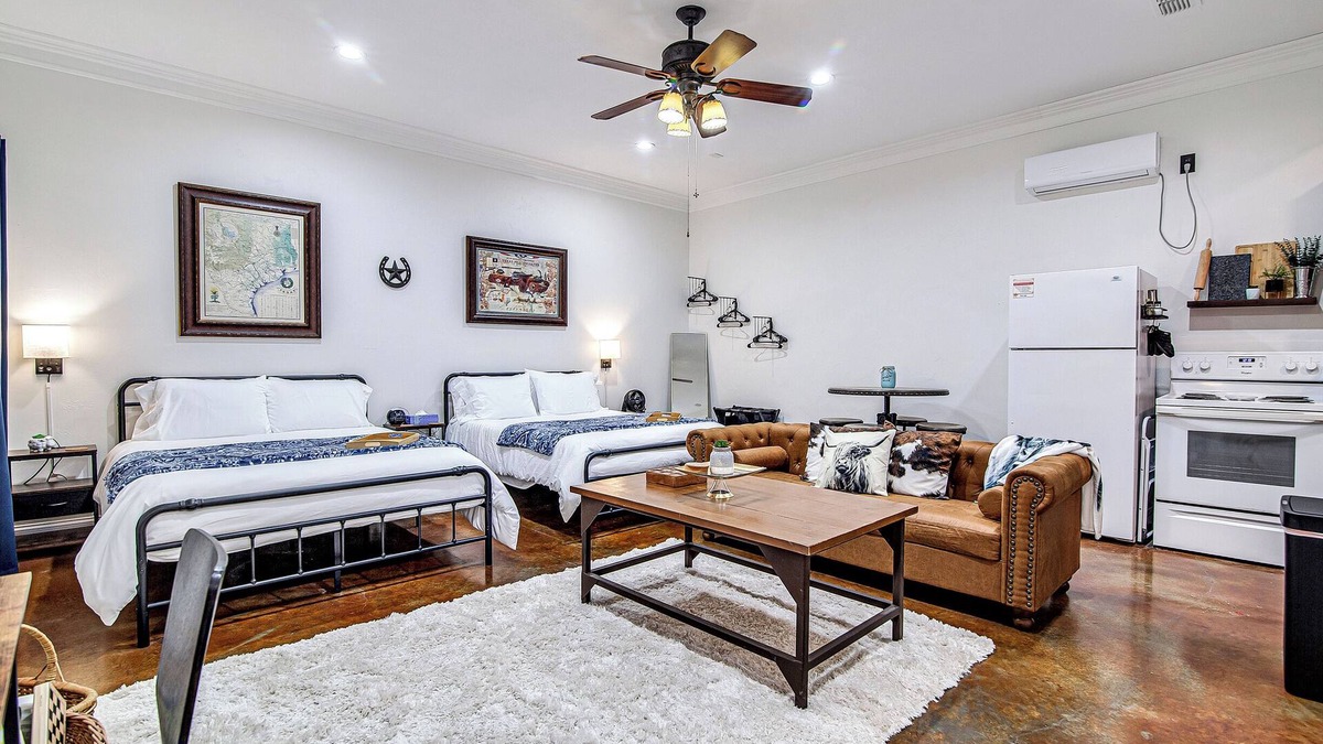 Burleson Apartment | Old Town Rodeo Studio. Free parking. Walk to entertainment and restaurants.