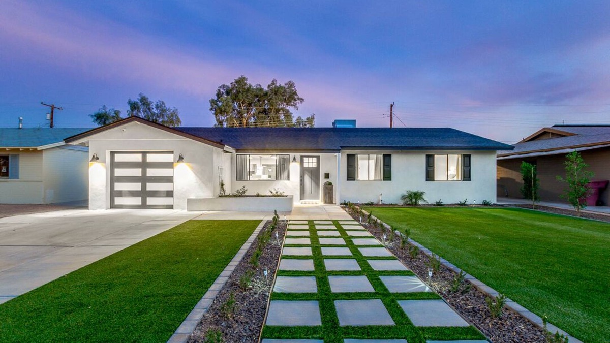 Cox Heights House | Old Town Scottsdale Luxury! Heated Pool + Jacuzzi + Pool Table + Fire pit + BBQ