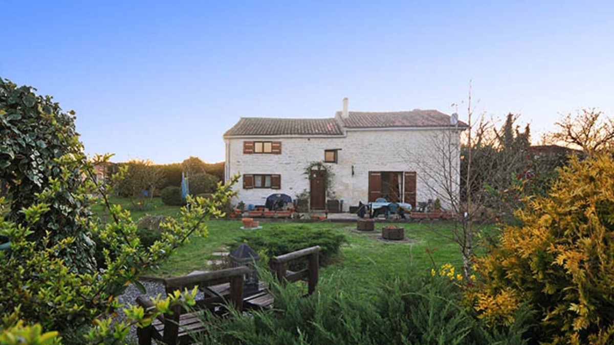Saint-Romain-de-Benet House | Old, Traditional, Charentaise House, Peaceful Vineyard Location