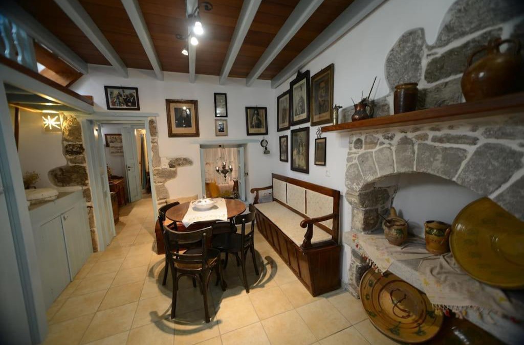 Mandraki Apartment | Old Traditional House