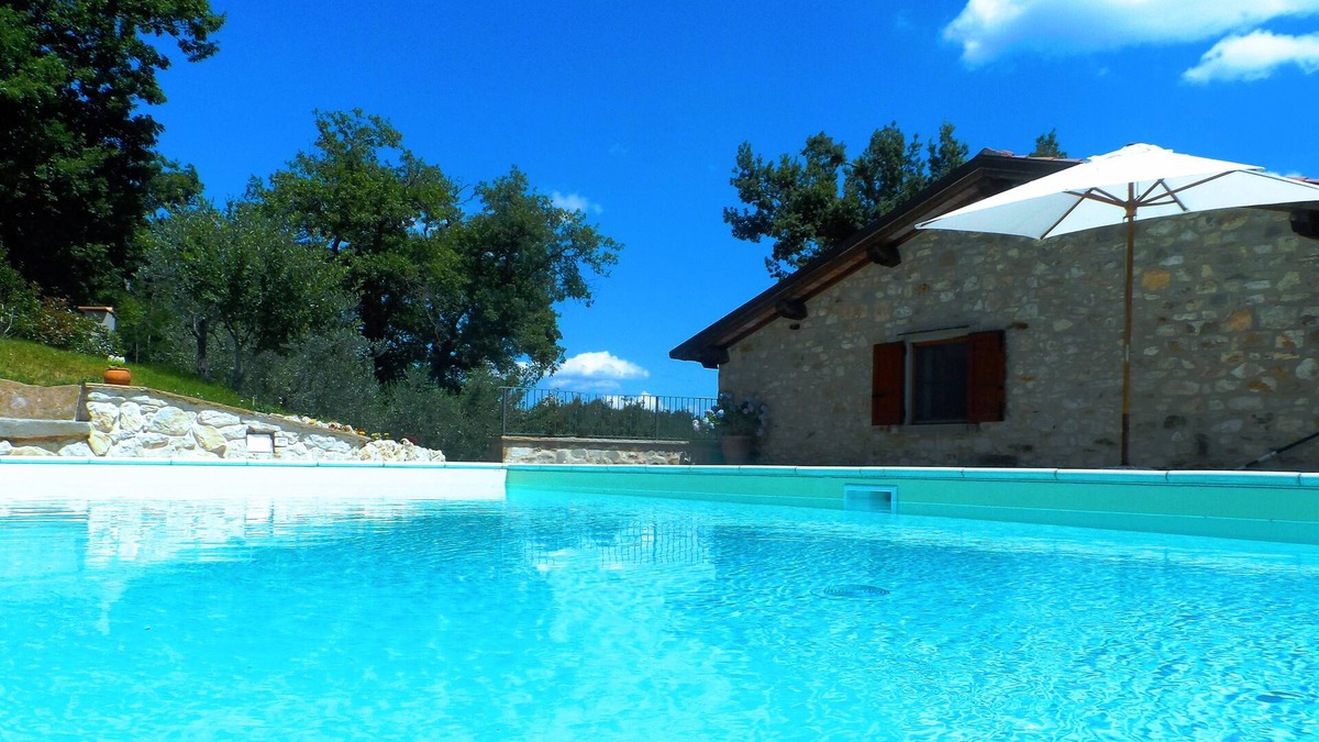 Caprese Michelangelo House | Old Tuscan farmhouse with salt pool, soccer/volleyball field, barbecue