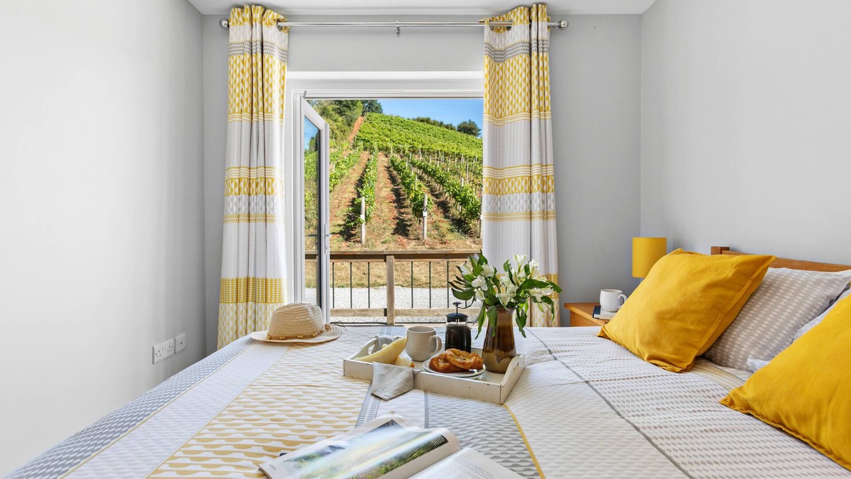 Teignmouth Cabin | Old Walls Vineyard