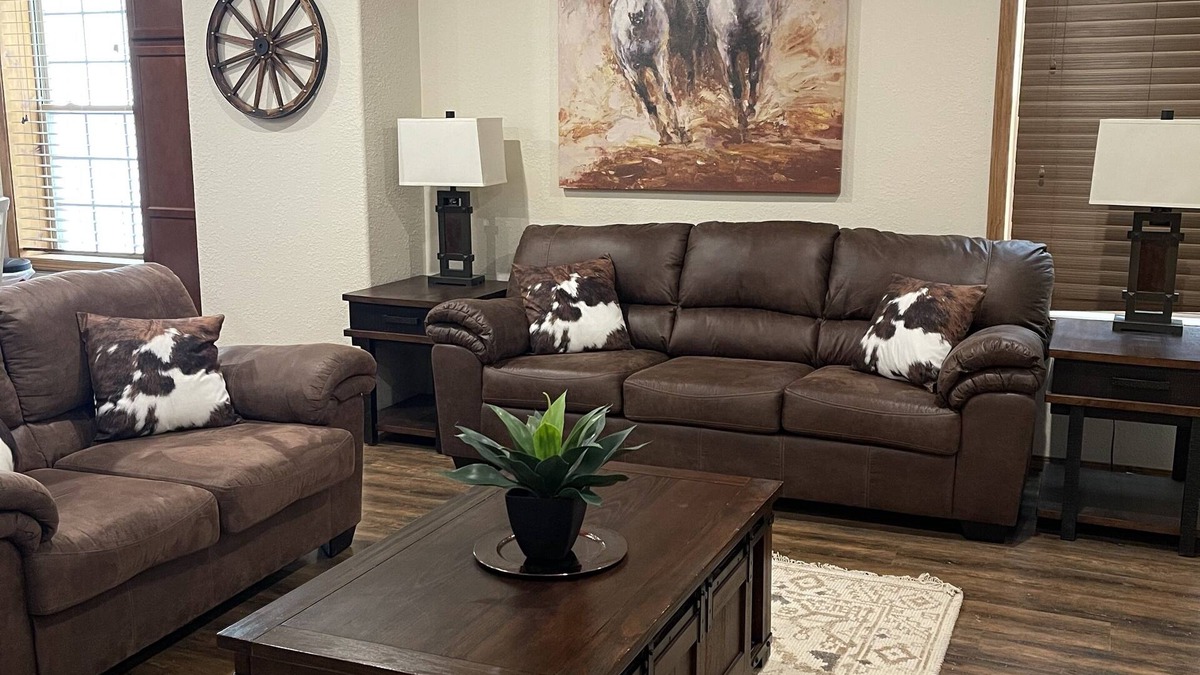 Dodge City Apartment | Old West themed 2 Bedroom Apartment Downtown close to all tourist attractions