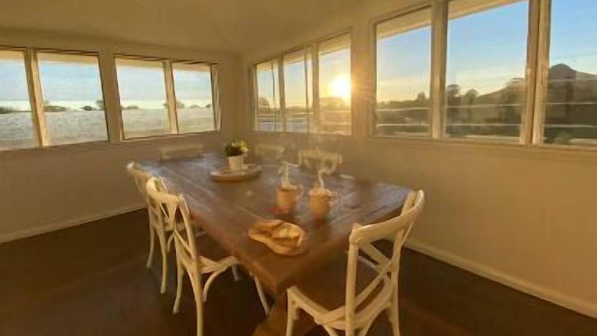 Cooroy House | Old World Charm, - Amazing Views - Farm Stay