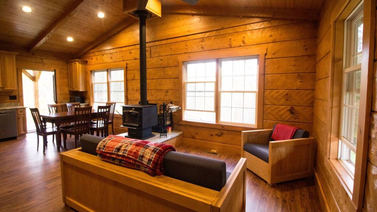 Mendota Cabin | Old World Craftmanship with Modern Amenities