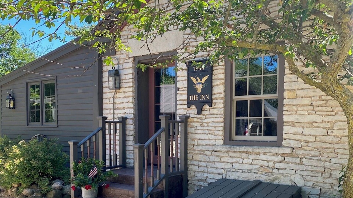 Waukesha Bed & Breakfast | Olde Homestead Cottage
