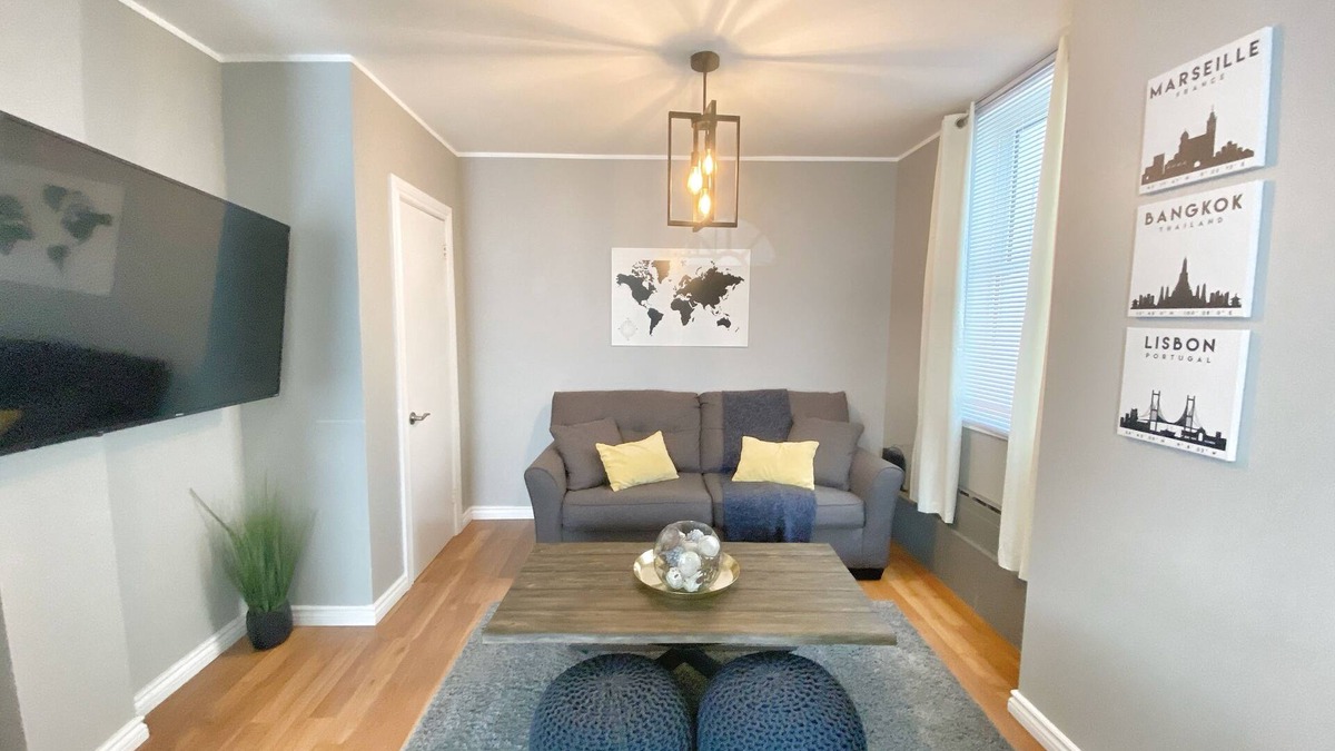 Walkerville Apartment | Olde Walkerville Private 1BD/1BA Main Floor Apt.