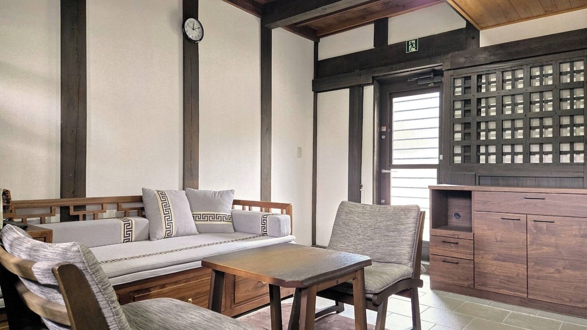 Yotsukaido House | Oldfashioned house surrounded by unique furniturepets allowedChess - Ikshuku Ikkei Life Connection chess room/Yotsukaido Chiba