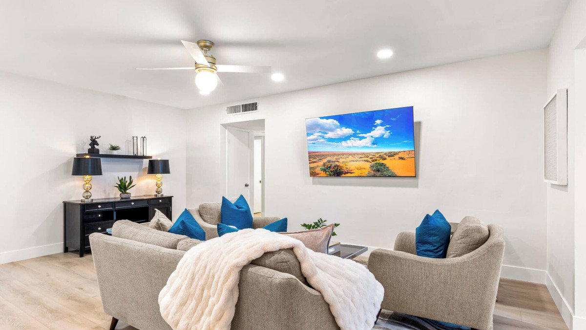 Western Villa House | Oldtown Retreat - Spacious Designer Home with Pool