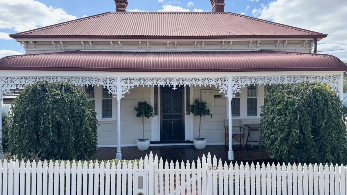 Quarry Hill Cottage | Olinda Cottage - Close to CBD with city views