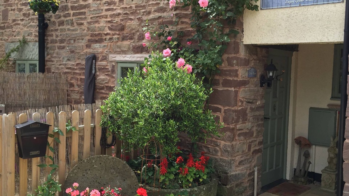 Blakeney House | Olive Barn one bed Beautiful vintage Village barn.In the Forest of Dean