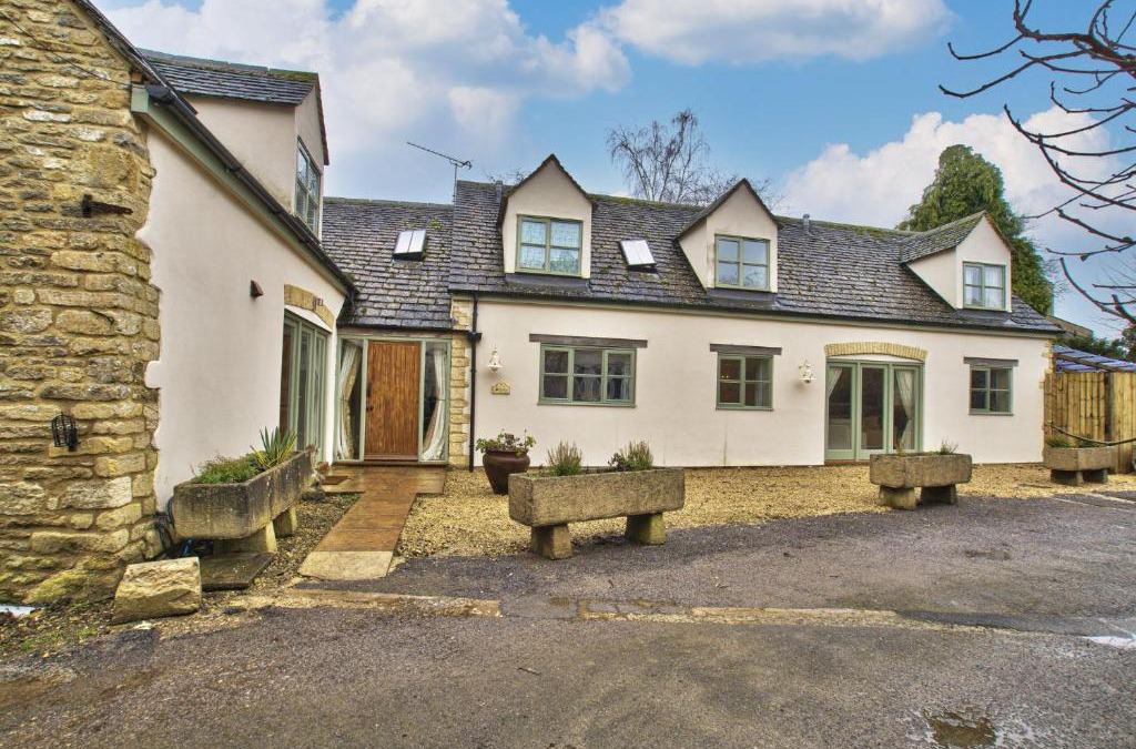 Black Bourton House | Olive Cottage by Group Retreats