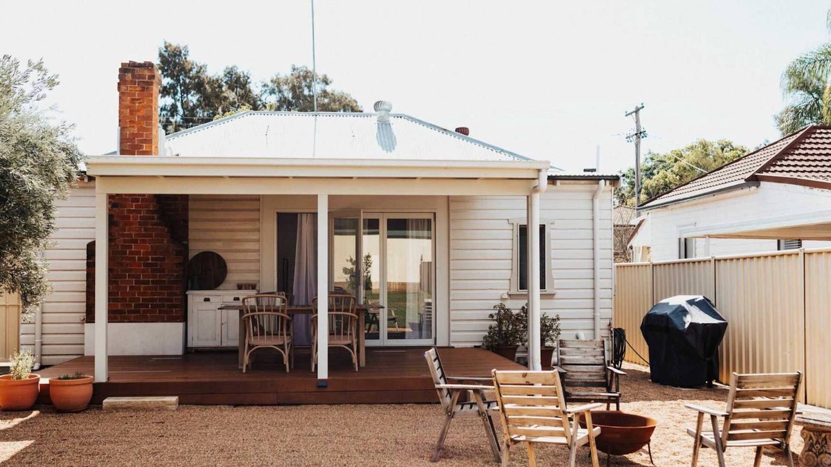 Dubbo House | Olive Cottage - CBD Location, Pet friendly