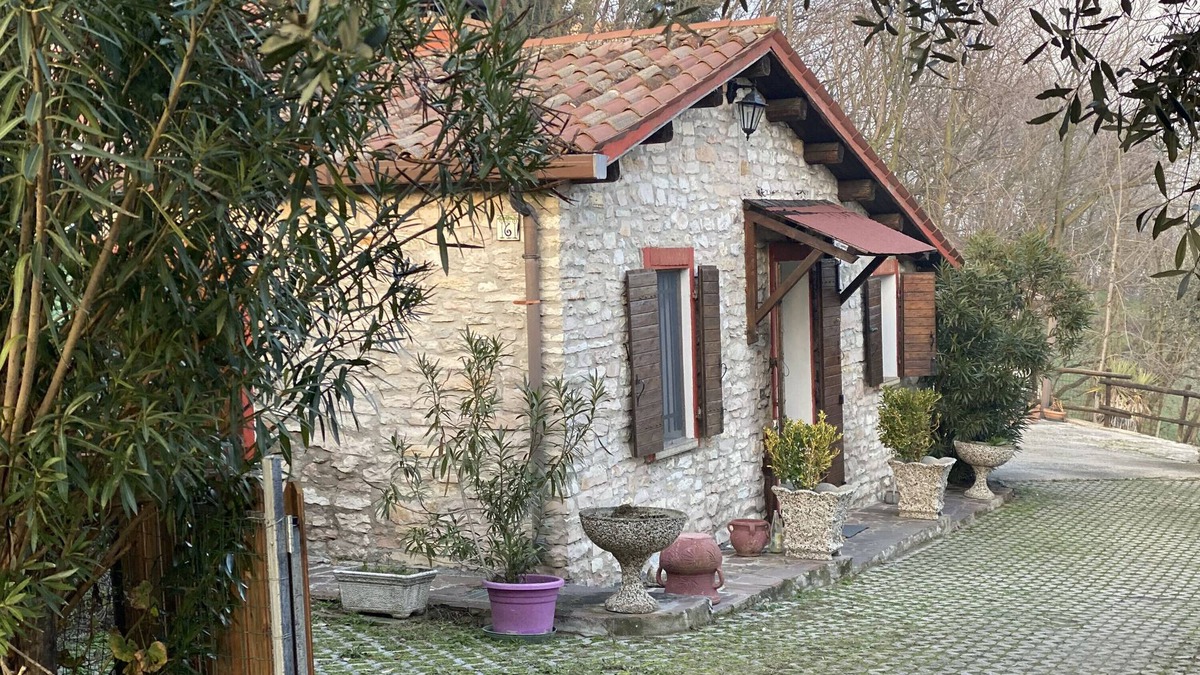 Albettone Ski Chalet | 'Olive Grove House' chalet with private terrace and Wi-Fi
