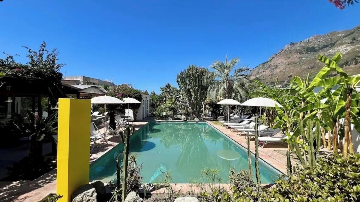 Panza Apartment | "Olive Room" with garden, swimming pool and spa hot tub