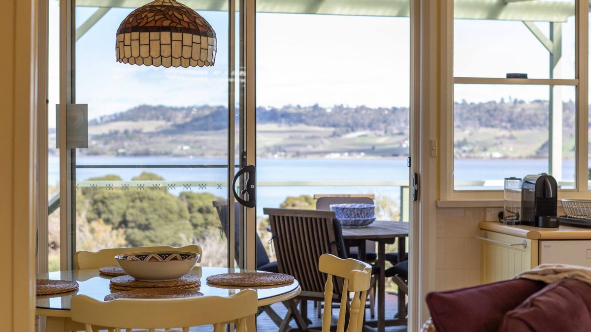 Windermere Cottage | Olive's Cottage, Garden and Fabulous Views: Winter Special 33% off for 3+ Nights