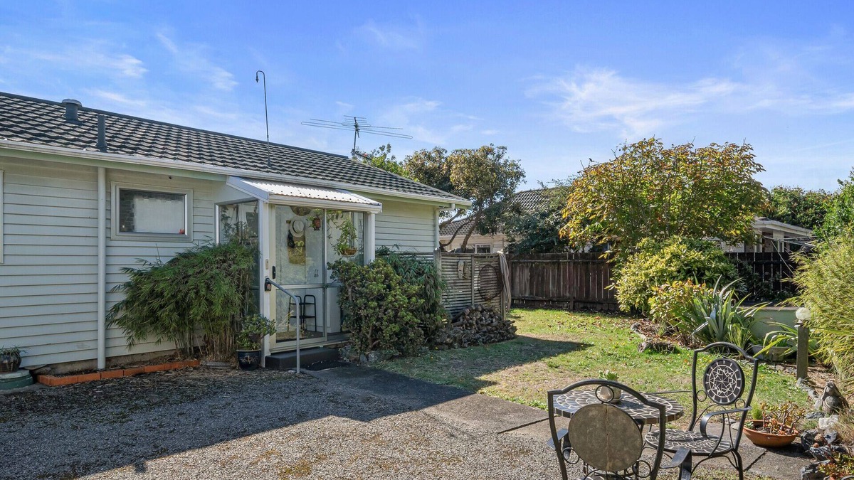 Paraparaumu Beach House | Olive Terrace - Paraparaumu Holiday Home