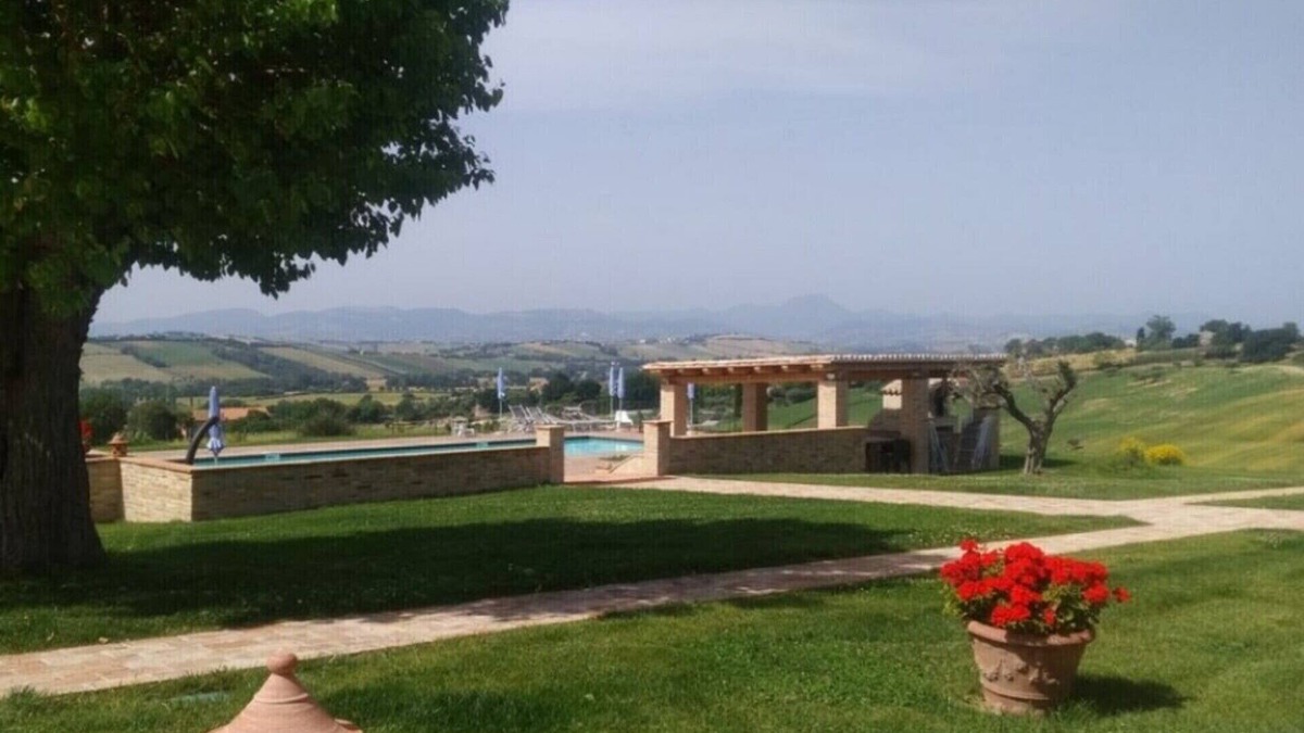 Santa Maria Nuova Villa | OLIVO apartment, 180 sqm, with private porch and shared swimming pool.
