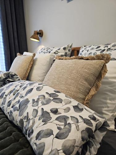 Czestochowa Apartment | Oliwkowy - stylowy Apartament w naturalnym klimacie