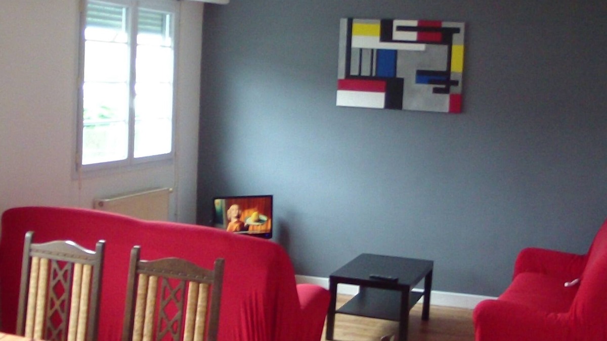 Oloron-Sainte-Marie Apartment | Oloron ST Marie APT 90m2 Wifi Parking Cheque Vacance