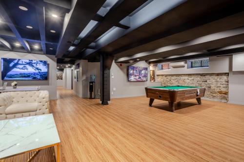 Gay Village Hotel | Olympia Hotel by Lodgo