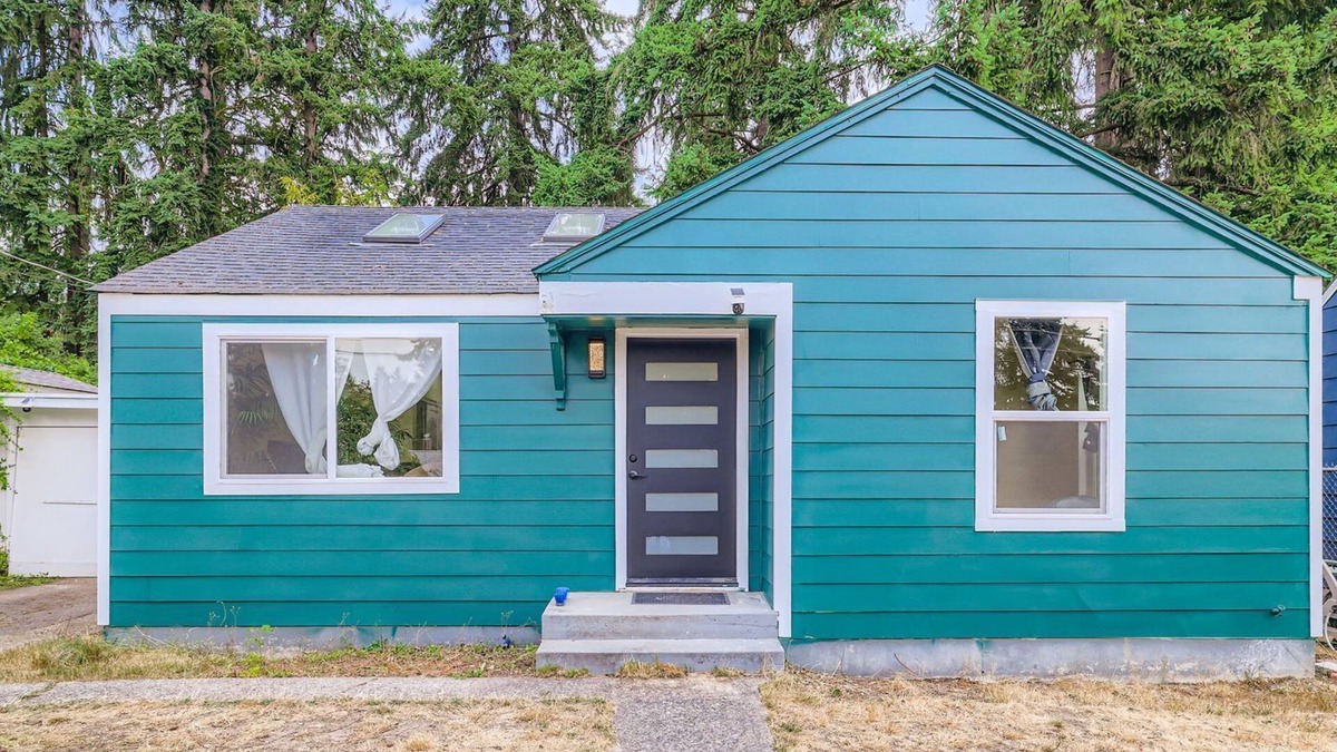 Olympic Hills House | Olympic Hills 2BR Home w/Huge Yard + Tiki Bar