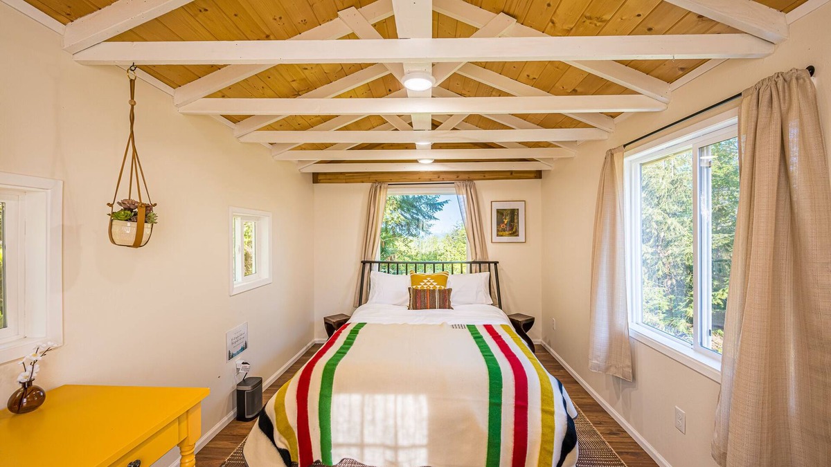 Sekiu Cottage | Olympic retreat w/hot tub & bbq