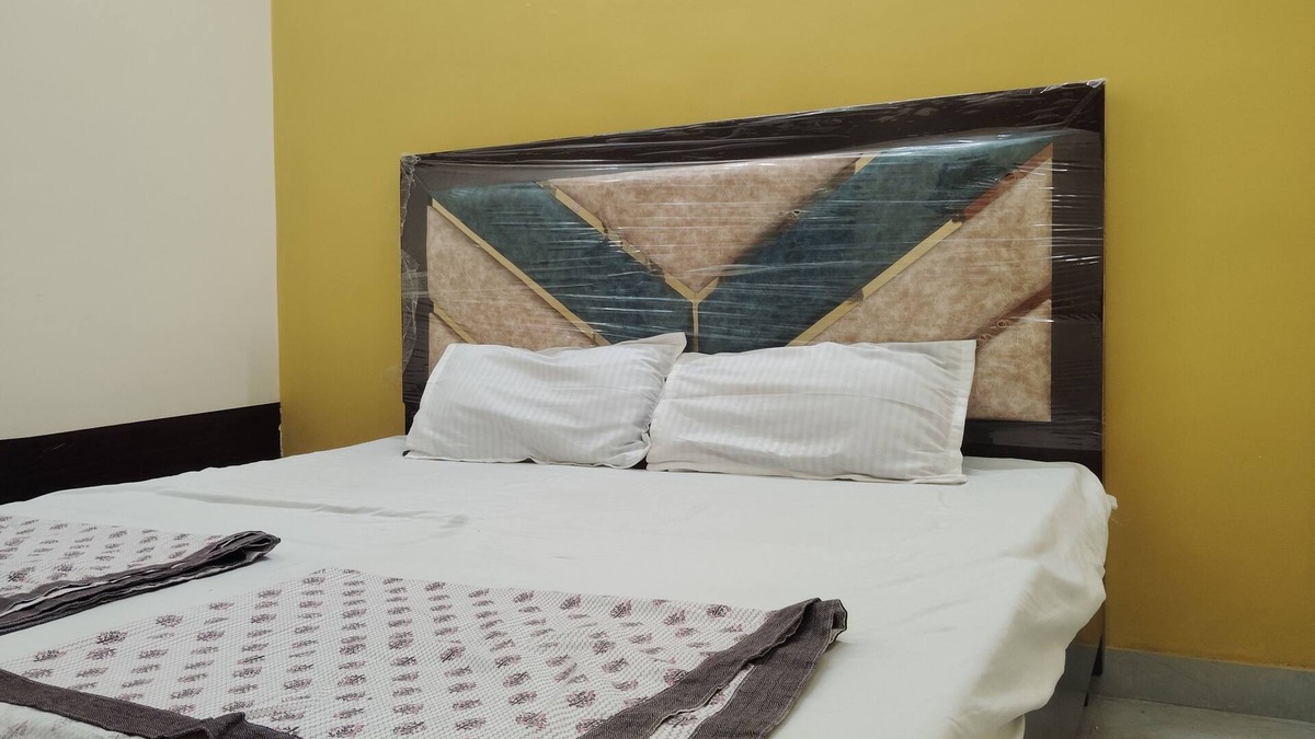Ayodhya House | Om Sadan Guest House Ayodhya Dhaam - Centrally Located Guest House In Holy City