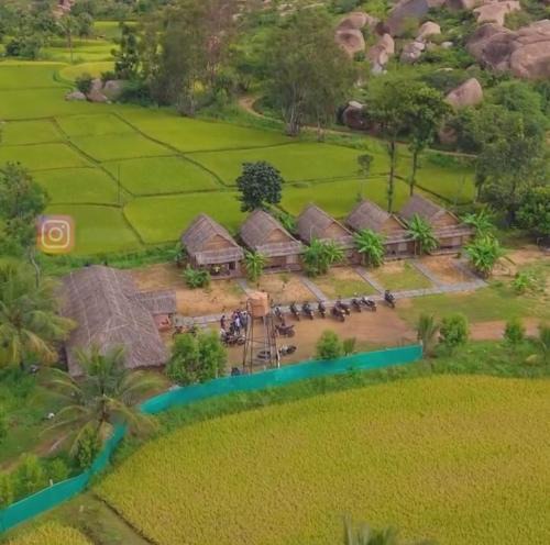 Sanapur House | Om Shanti Om Home Stay & Cafe Hampi