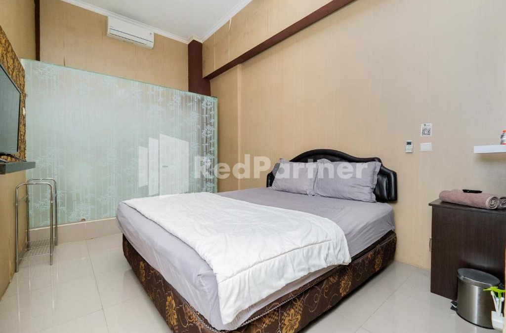Malang Hotel | Omah Kalimosodo Mitra RedDoorz near Stasiun Malang Kota Baru