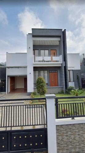 Hargomulyo Villa | Omah Soesan
