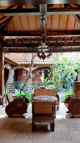 Malang House | Omah Wetan Homestay