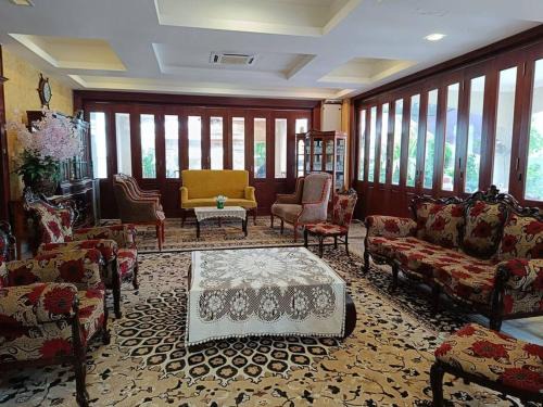 Bandar Sri Sendayan House | Omar Little Palace - 4 Bedroom Homestay Seremban
