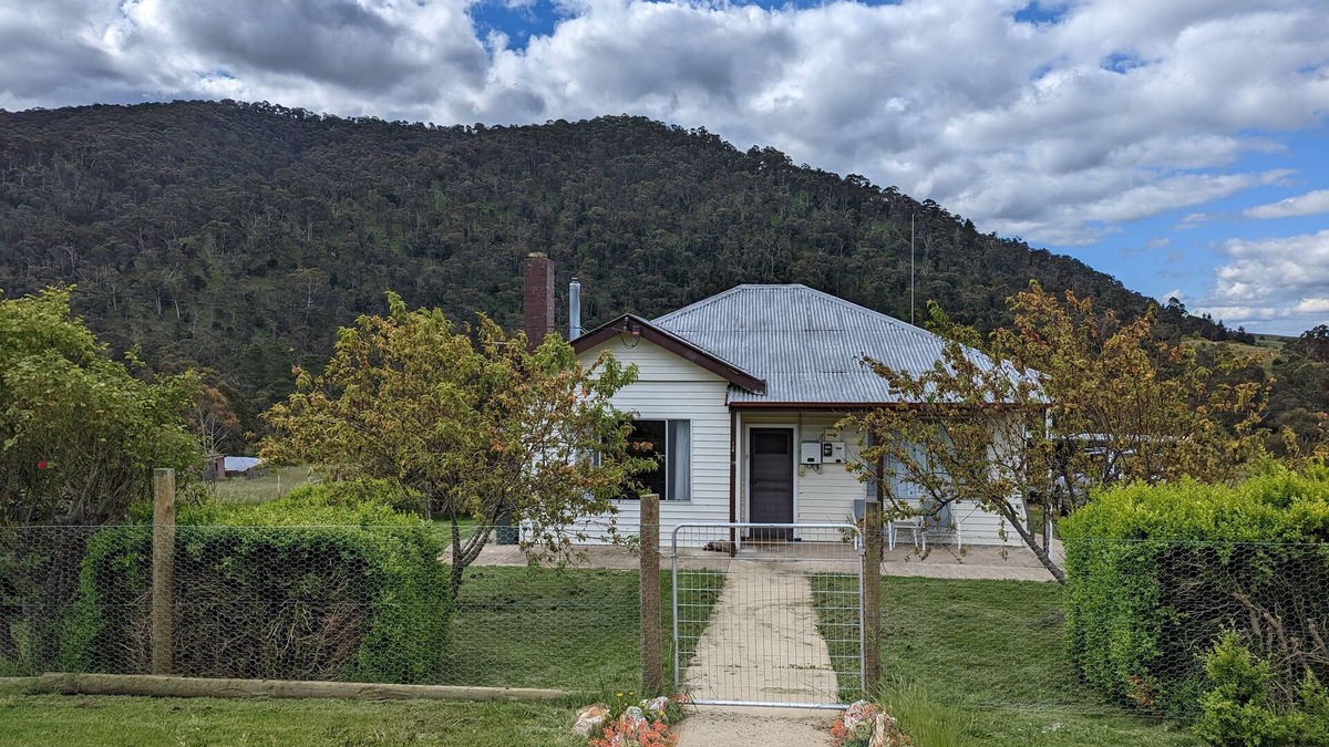 Omeo House | Omeo acreage getaway in the Victorian High Country