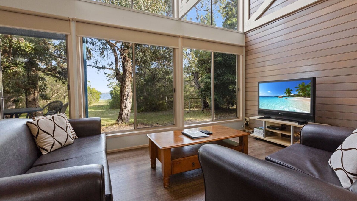 Forge Creek House | Omeo - Waterfront Retreat: Secluded lodges perfect for nature lovers