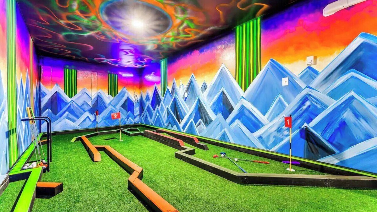 East Stroudsburg House | OMG! Glow in the Dark Mini Golf, Pickleball, Bball