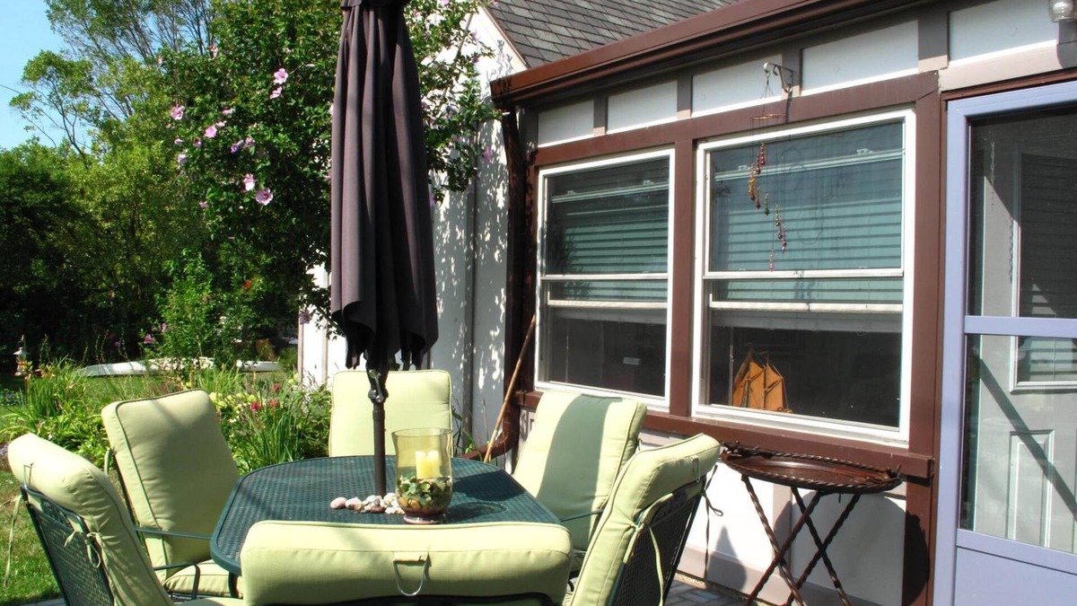 Wheatley Bed & Breakfast | Omstead's On Erie