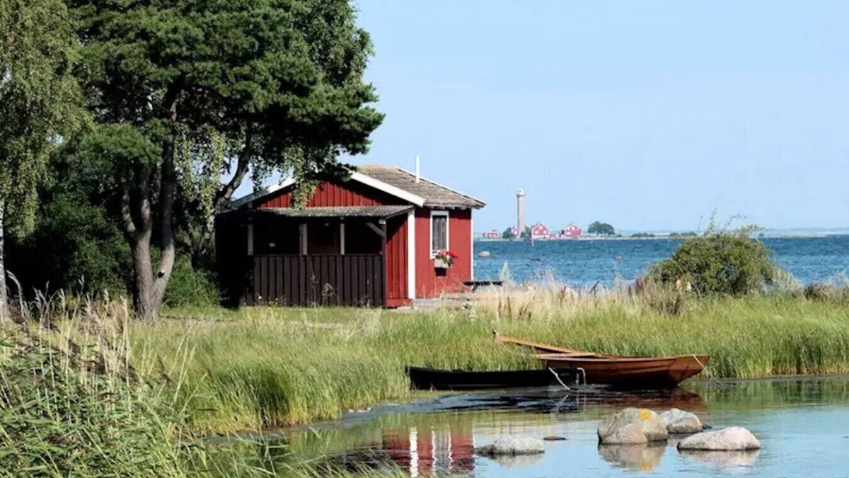 Bergkvara House | On a headland right by the water
