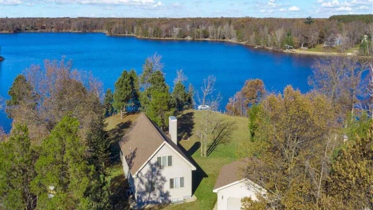 Rome House | On Lake Arrowhead near beaches, golf and Sand Valley