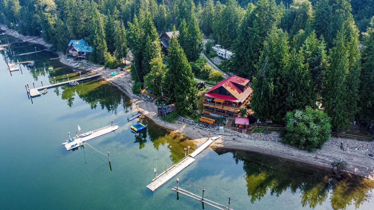 North Okanagan House | On Mable Lake, Park Mountain sledding and ATV area. All season recreation!!!