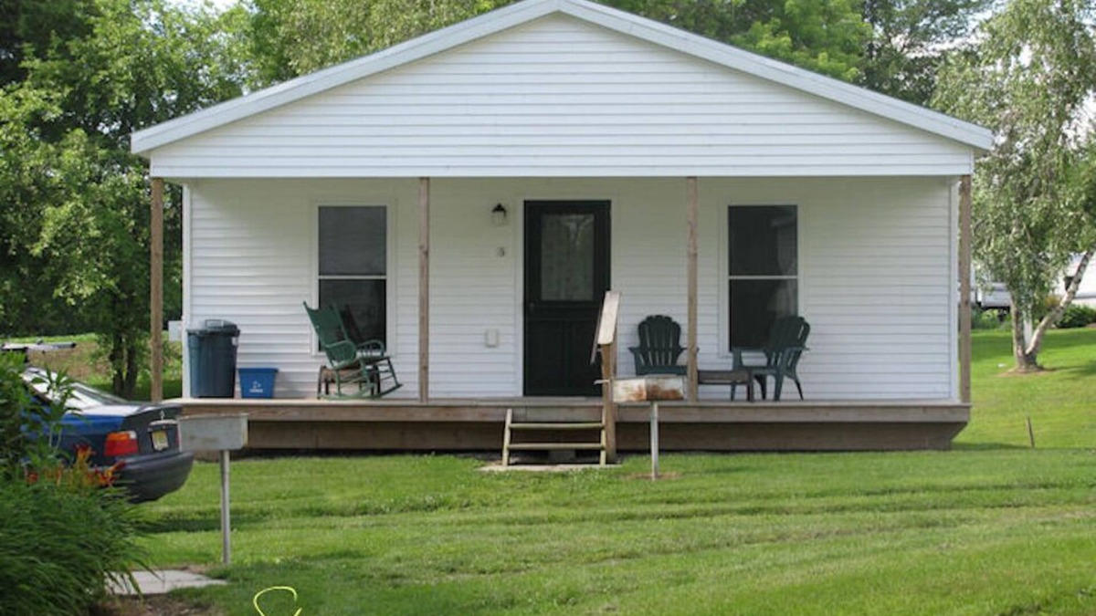 Vergennes Cottage | On Otter Creek! 1-bedroom cottage with WiFi and AC!
