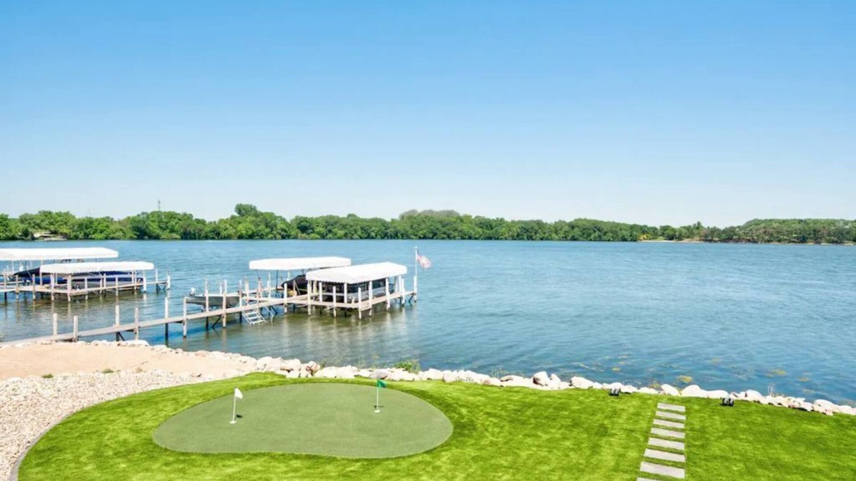 May City Condo | On Par Silver Lake Condo