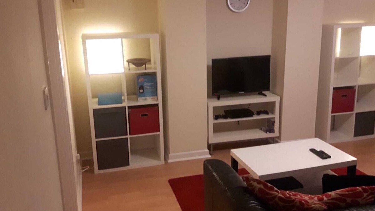 Chapeltown Apartment | On regular bus routes to Leeds City Centre and Headingley.