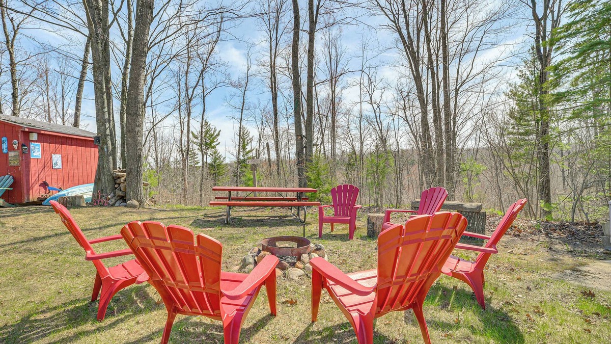 West Branch Cabin | On-Site Hiking: Family Escape in Northern Michigan