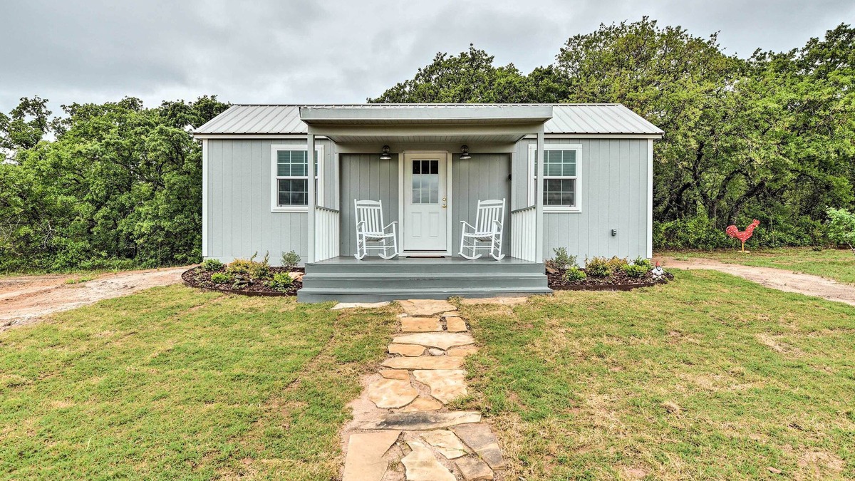 Forestburg Apartment | On-Site Pond & Fire Pit: Montague Retreat!