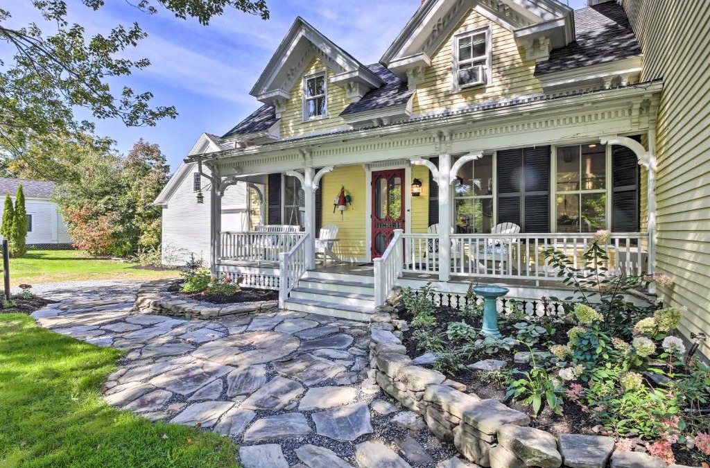 Jefferson House | On-Site Pond Spacious Family Home in Jefferson!