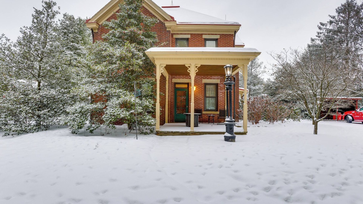 McClellandtown House | On-Site Winery & Historic Charm: Uniontown Escape