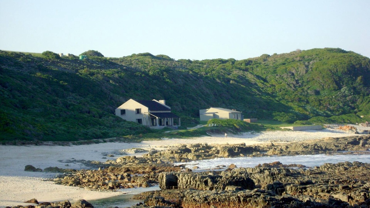 Kouga House | On the beach away from the crowds