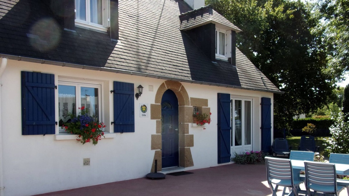 Plouhinec Cottage | On the beach road, the gîte "La maison bleue" 3 bedrooms / 6 people