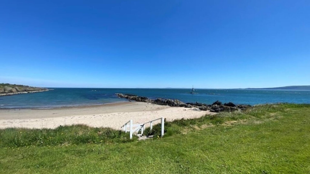 Greencastle Apartment | On the Beach - The Lower Annex